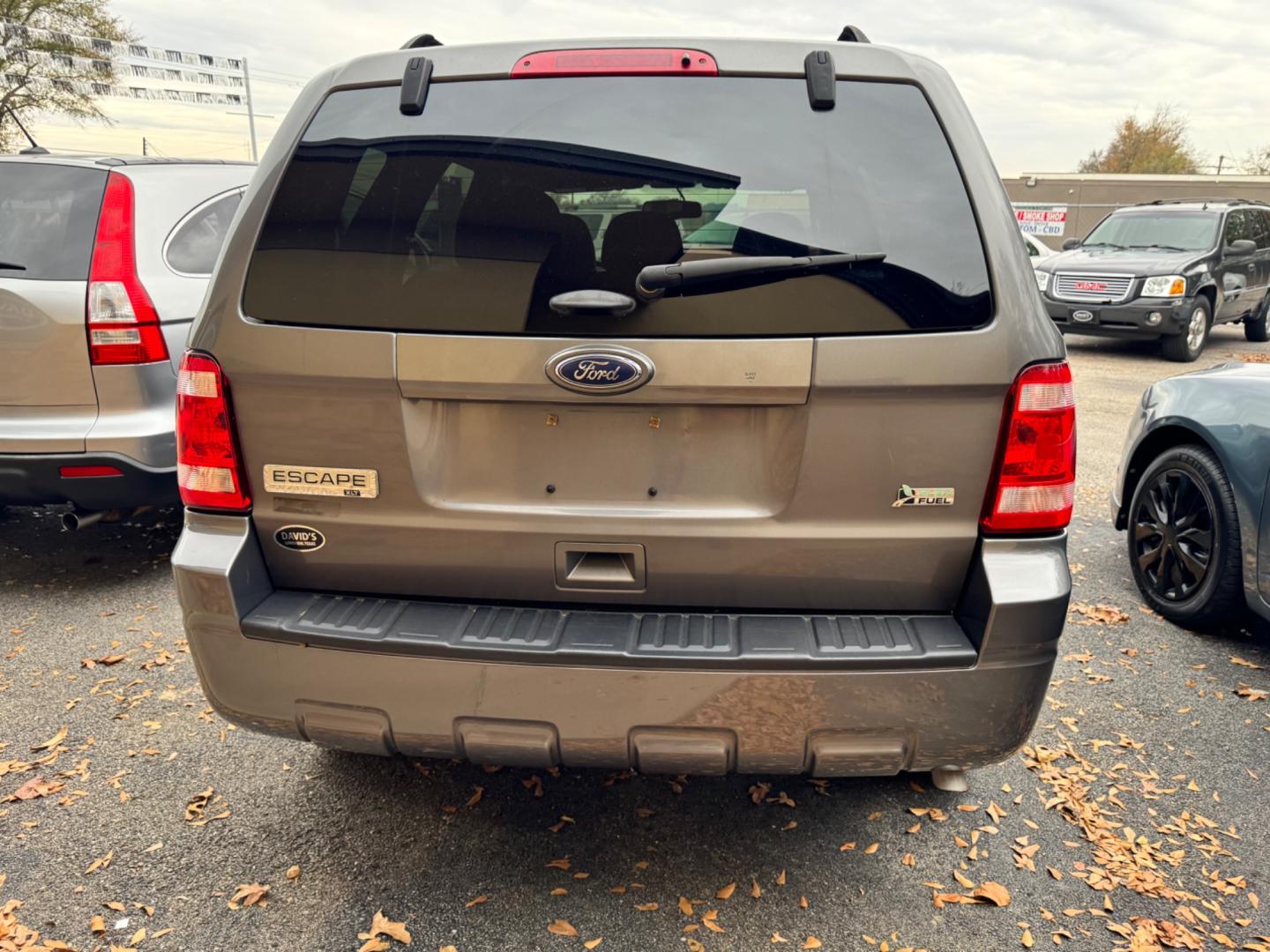 2011 Gray Ford Escape (1FMCU0DG2BK) , located at 307 West Marshall Avenue, Longview, TX, 75601, (903) 753-3091, 32.500828, -94.742577 - Photo#3